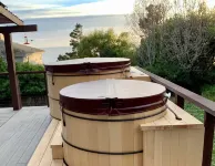 Ocean & River View EVC Hot & Cold Tubs Outdoor Shower Walk to Town Dog Friendly