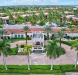 RENOVATED,2pm check-in,11a checkout,1stfloor private unit,close to 5th ave&beach