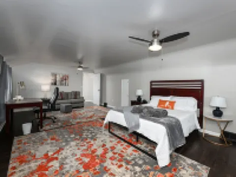 Scenic Hiking in Cuyahoga Valley National Park! 3Br House, Central Air & Laundry فنادق في أكرون