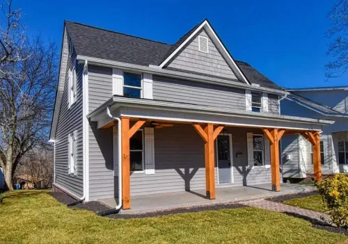 Historic 2-bedroom house with WiFi and AC in downtown Lenoir City