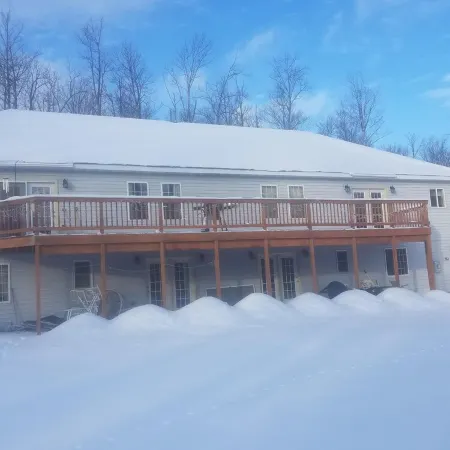 2200 square foot 4 bedroom duplex.