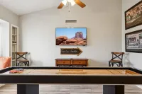 4 Bed Shuffleboard& Private Pool Retreat in Peoria