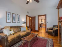10 Min Walk to Main St., Updated 1840s Historic Home, Stocked Kitchen, W/D, Hotels in West Galena Township