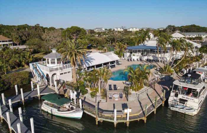 Manatee Harbor: Marina, Heated Pool-Spa, Island Ferry with Private Beach Access!