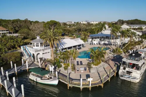 Manatee Harbor: Marina, Heated Pool-Spa, Island Ferry with Private Beach Access!
