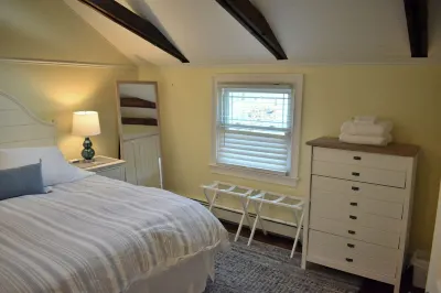 Beautiful,  updated 3 bedroom home with parking for 8 cars in downtown Newport Hotel a 