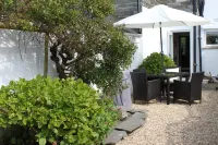 A Delightful 19th Century Beamed Cottage In Trevone Bay, 3 Mins From The Beach