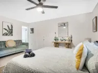 Welcome to our gorgeous remodelled home! Near Anna Maria and Bradenton beach. Hotels in West Bradenton