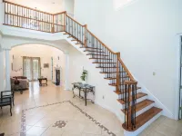 Spacious Luxurious 6Br Villa 3 King Master Br 1 Queen Br, 3BT Pet-Friendly Hotels in Apollo Beach