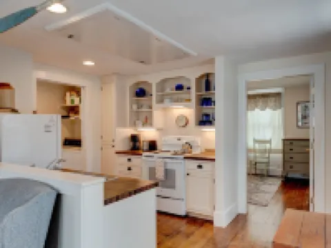 Charming Cottage on quiet street in Historic Eastport Hotels in Eastport