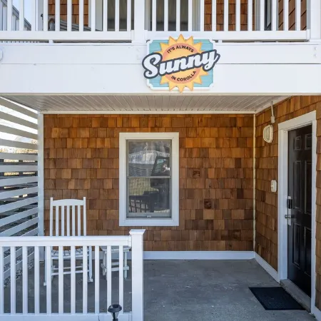 Updated, Corolla Home; 5 mins to Beach, Heated Pool, 2 Hot Tubs, Game Room