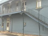 The Nook at Main Street Suites: Cozy studio apt in downtown Van Buren, AR - Wifi