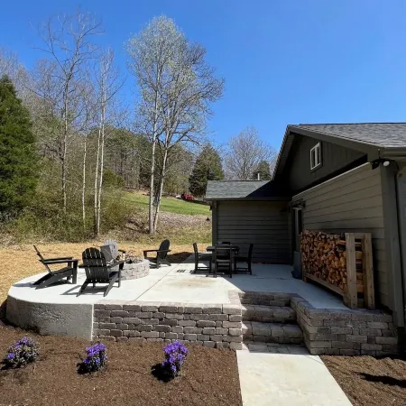 Fully Renovated Cottage - Minutes from Appalachian Trail & Carvins Cove Отели в г. Катоба