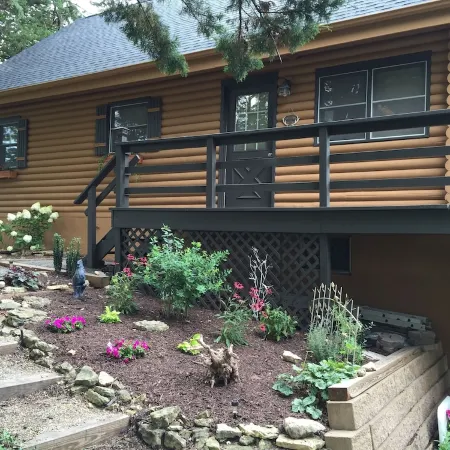 Unique Rustic, upscale, 3 br/2 ba Cabin w/Fireplace, Firepit, Pool Table & Wifi