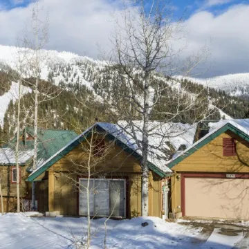 The Lynx Retreat - Slopeside Ski In/Out Home Near Glacier National Park