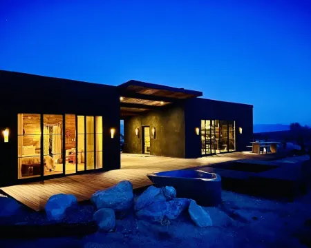 The LONEWEST Retreat in the Eastern Mountain Sierras Hotels in Lone Pine