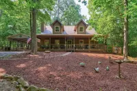 Cozy 2 bed+2.5 bath Mtn Cbn Near Hiking Trails-Minutes to Town-Fire Pit-Hot Tub