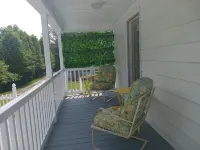 PROMO 10% WEEKLY/20% MONTHLYPet Friendly on Forrest, Small fenced area for pets 서리 카운티 호텔