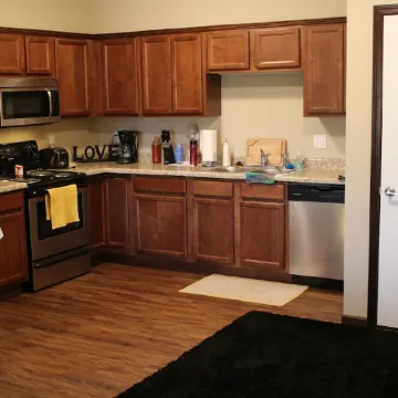 Cozy 2-bedroom condo in Waterloo south side with AC, WiFi & cable TV