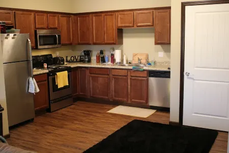 Cozy 2-bedroom condo in Waterloo south side with AC, WiFi & cable TV
