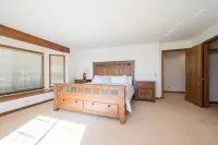 Twin Fawn Estate - Nestled in 160 acres of Rolling Hills & Cabernet Grape Vines