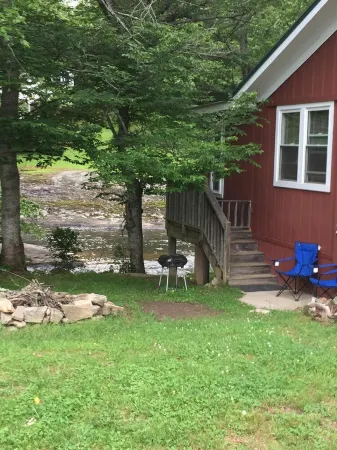 River's Edge Cabin - Swim - Kayak - Fish From Your Backyard !!!!