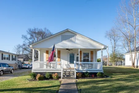 Cozy Convenient Cottage