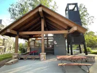 2Bd/2BA Condo with Pool and on Free Bus Route!