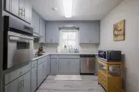 Modern Decor•Centrally Located•Huge Fenced in Yard•Pets Welcome•Fireplace•Grill