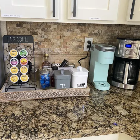 On HGTV Show House Hunters! Heated Pool! Family & Dog friendly, Prime location!
