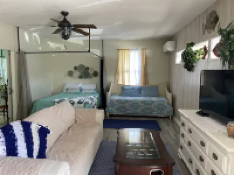 Private Cozy Studio in Navarre FL 納瓦拉酒店