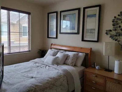 Westbury Townhome with community pool 丹佛奧特萊斯附近的飯店