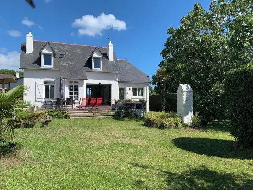 House with sea view close to: beaches, shops, GR34 and golf course