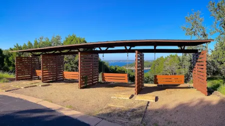 Panoramic Lake Travis Escape – 3Br 3BA Unit w  Lake View Balcony & Resort Pools