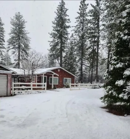 Family Friendly Shasta Home with Hot Tub