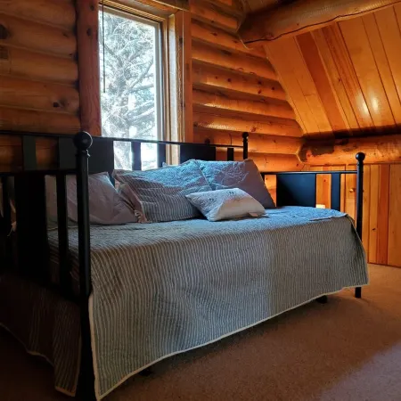 Glendo Log Home Close to Lake