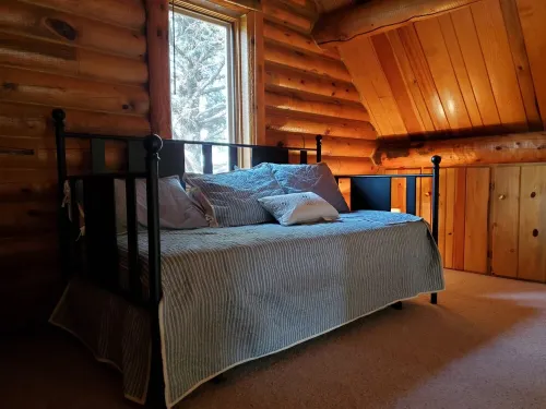 Glendo Log Home Close to Lake