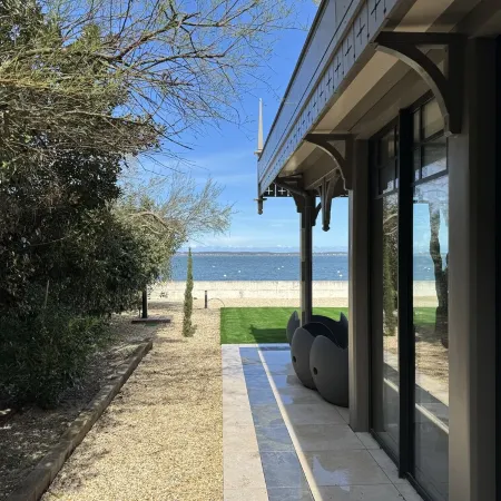 Exceptionnelle Villa en Front de Mer, Accès Privé Plage, Piscine