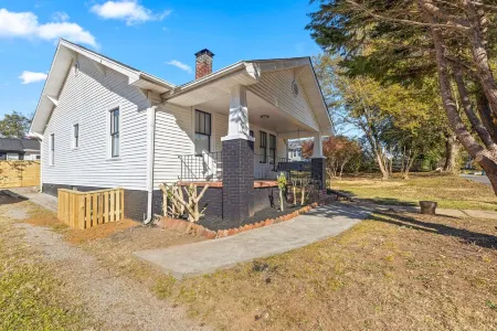 Cozy *Private Home* 2Miles to UT/Neyland Stadium/Boiling Arena ... Отели рядом с достопримечательностью «Regal Riviera»