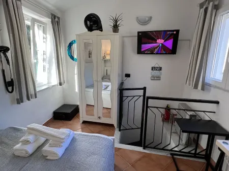 Romantic little pirate's house, free WiFi Отели рядом с достопримечательностью «Monterosso public beach (Fegina)»