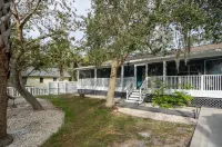 Newly Renovated 4BR Beach Retreat: Walk to beach,Games, Pet Friendly, Near DT