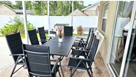 Luxury Tampa Home 10PPL / Pool / Grill / Airport Отели в г. Ситрэс-Парк