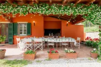 Charming Villa with private pool between Lucca and Florence Hotel a Altopascio