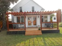 Beautiful Victorian, Newly refinished. Whole House sleeps 10