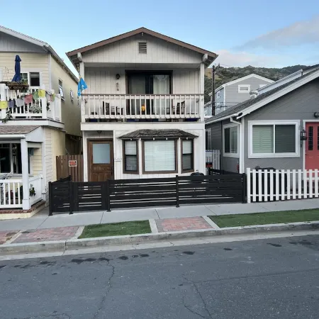 Catalina Is. Home close to Beach