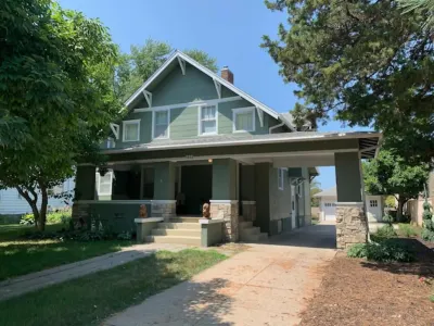 Prairie Graceland - Short Term Rental in Lincoln's Historic East Campus District 메도레인 쇼핑센터 주변 호텔