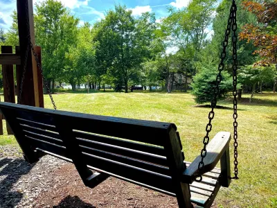 Hidden Bliss-Large 4 bedroom home at Mt Storm Lake