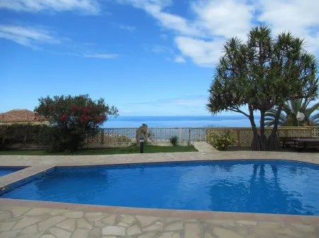 Bungalow mit 3 Schlafzimmer, 2 Bäder, Balkon und Terrasse. Meerblick Отели в г. Tazacorte