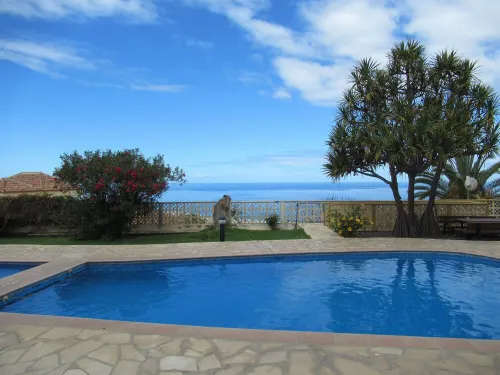 Bungalow mit 3 Schlafzimmer, 2 Bäder, Balkon und Terrasse. Meerblick Hotels in Tazacorte