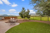 Country Home with Mountain Views, 4 Bedrooms, A/C, Allows Pets!